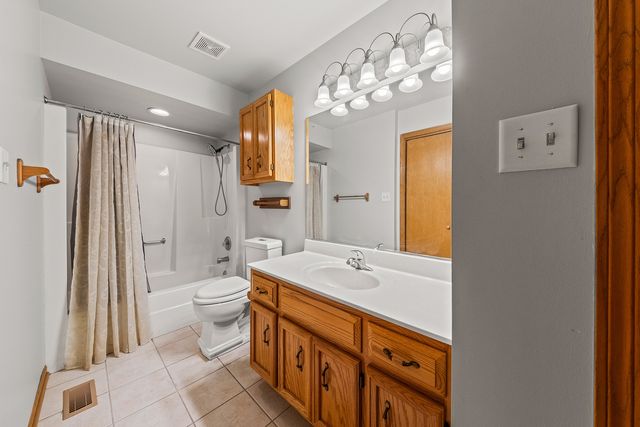 27106 S Fountainview Drive, Crete, IL 60417