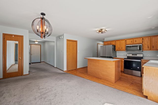27106 S Fountainview Drive, Crete, IL 60417