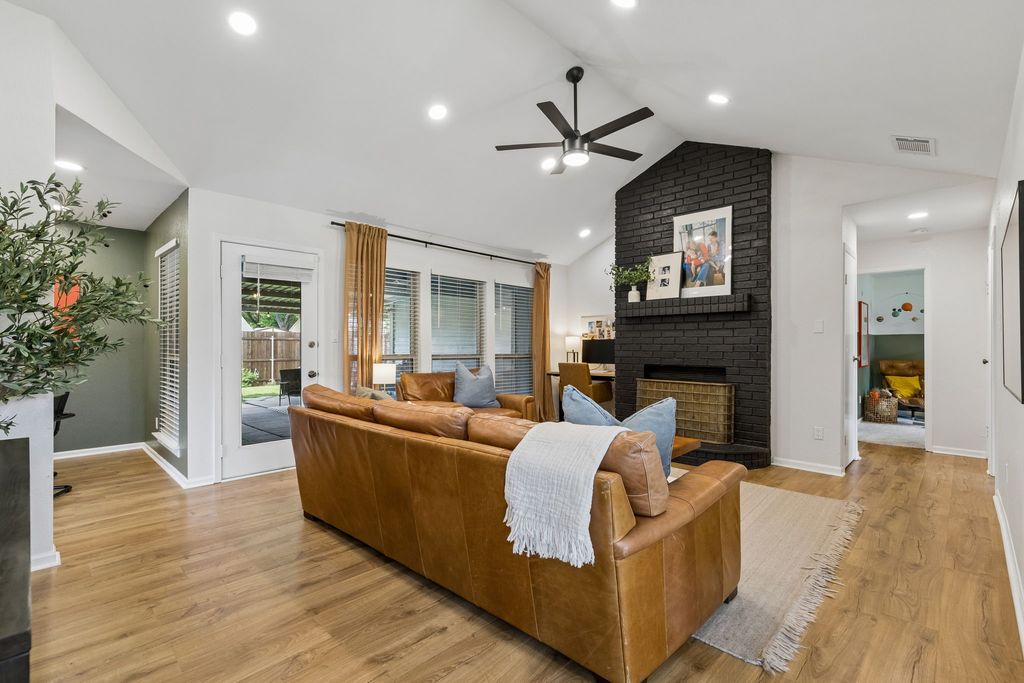 425 Kirkwood Drive, Lewisville, TX 75067 — exterior