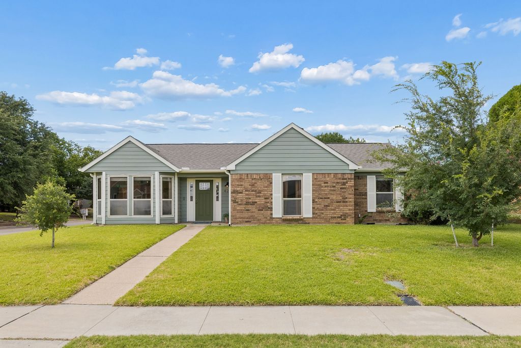 425 Kirkwood Drive, Lewisville, TX 75067 — photo 2