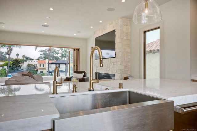 440 Pomona Avenue, Coronado, CA 92118