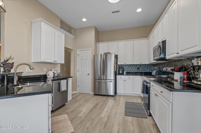 662 Meadowbrook Lane NW, Calabash, NC 28467