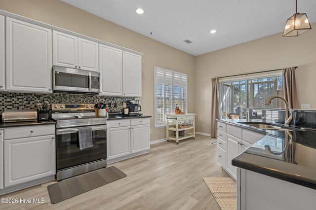 662 Meadowbrook Lane NW, Calabash, NC 28467