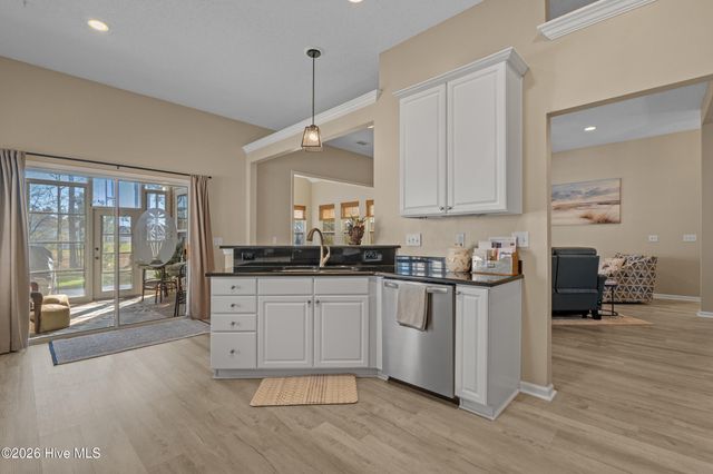 662 Meadowbrook Lane NW, Calabash, NC 28467