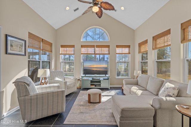 662 Meadowbrook Lane NW, Calabash, NC 28467