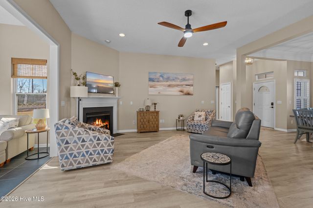 662 Meadowbrook Lane NW, Calabash, NC 28467