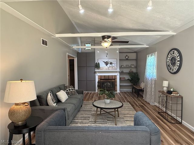 1365 Jewel Bay Road, Cortland, OH 44410