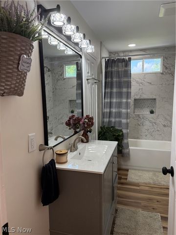 1365 Jewel Bay Road, Cortland, OH 44410