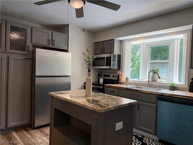1365 Jewel Bay Road, Cortland, OH 44410
