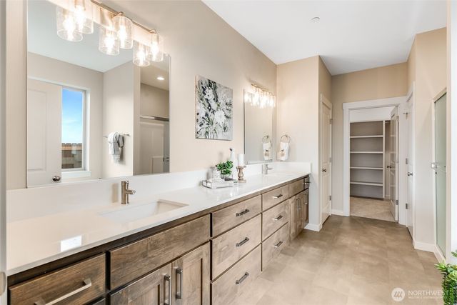 225 E 24th Avenue, La Center, WA 98629