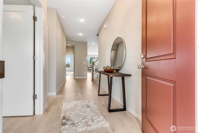 225 E 24th Avenue, La Center, WA 98629