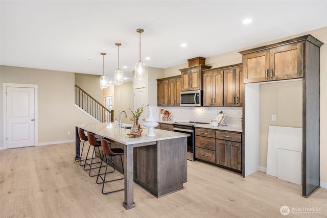 225 E 24th Avenue, La Center, WA 98629