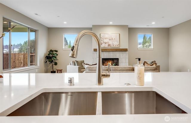 225 E 24th Avenue, La Center, WA 98629