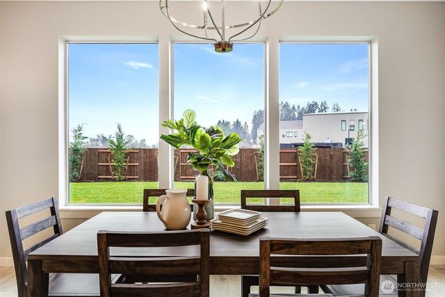 225 E 24th Avenue, La Center, WA 98629