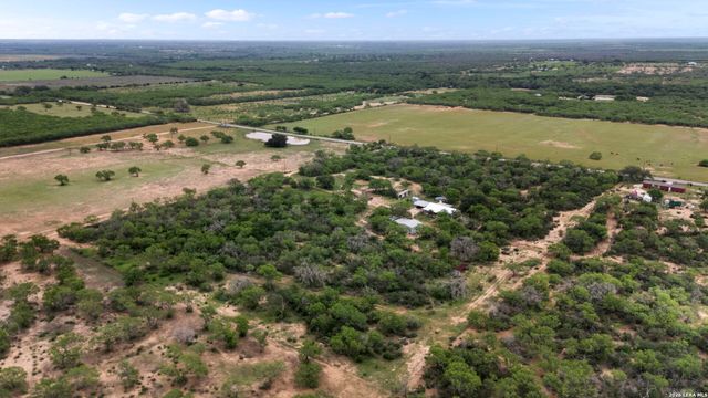 445 TOMBLIN RD, Bigfoot, TX 78005