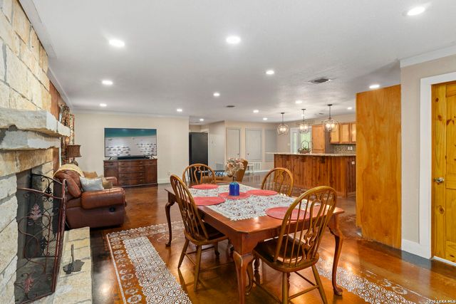 445 TOMBLIN RD, Bigfoot, TX 78005