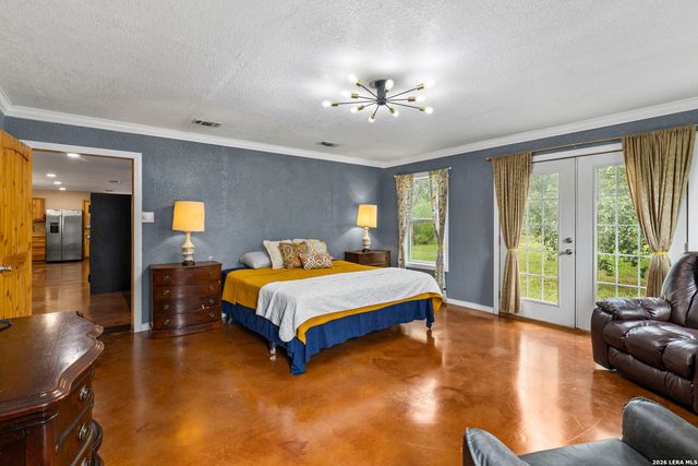 445 TOMBLIN RD, Bigfoot, TX 78005