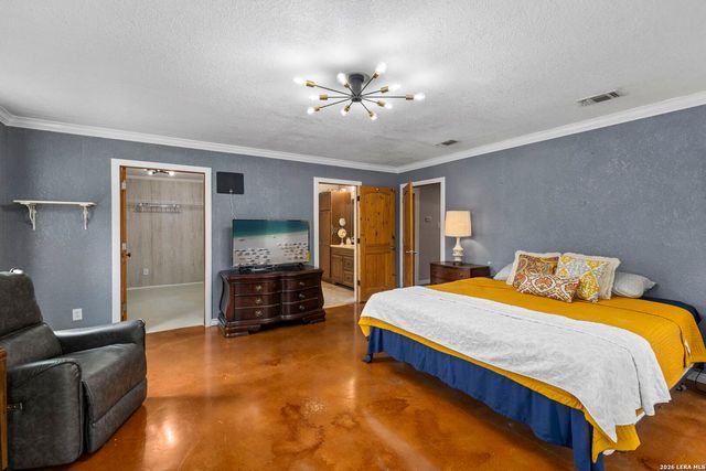 445 TOMBLIN RD, Bigfoot, TX 78005