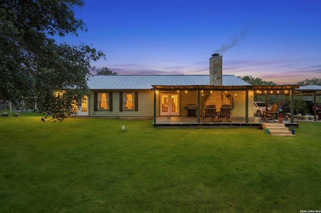 445 TOMBLIN RD, Bigfoot, TX 78005