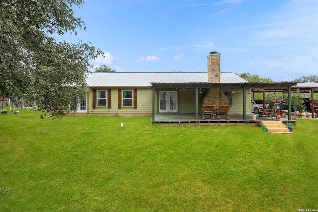 445 TOMBLIN RD, Bigfoot, TX 78005