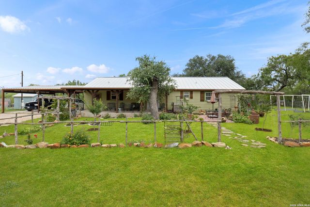 445 TOMBLIN RD, Bigfoot, TX 78005