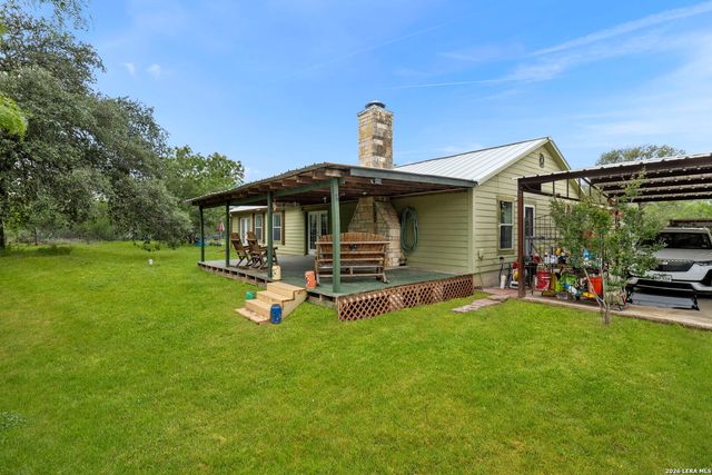445 TOMBLIN RD, Bigfoot, TX 78005