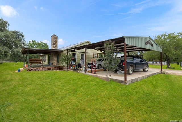 445 TOMBLIN RD, Bigfoot, TX 78005
