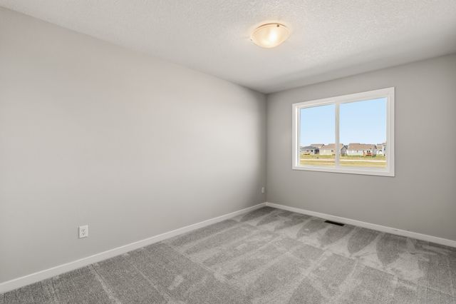 606 NE Winding Trail Lane, Ankeny, IA 50021