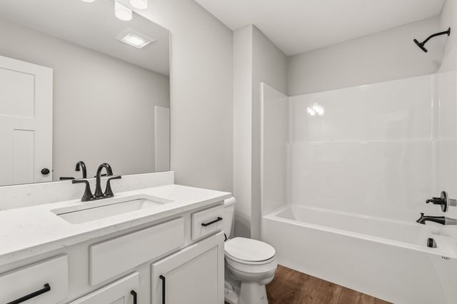 606 NE Winding Trail Lane, Ankeny, IA 50021