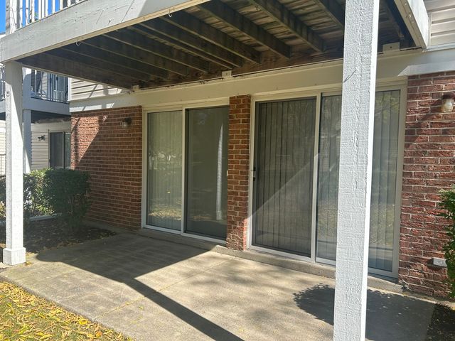 20 Ashburn Court W1, Schaumburg, IL 60193