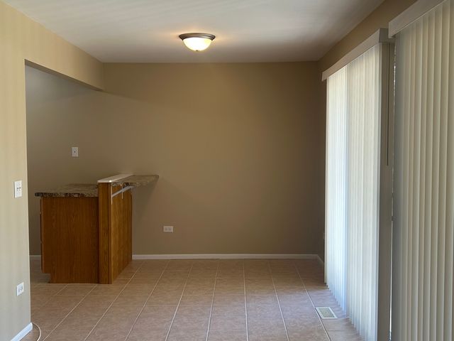 20 Ashburn Court W1, Schaumburg, IL 60193