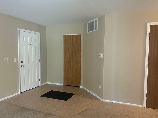 20 Ashburn Court W1, Schaumburg, IL 60193