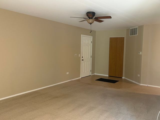20 Ashburn Court W1, Schaumburg, IL 60193