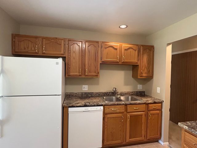 20 Ashburn Court W1, Schaumburg, IL 60193
