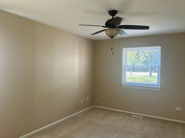 20 Ashburn Court W1, Schaumburg, IL 60193