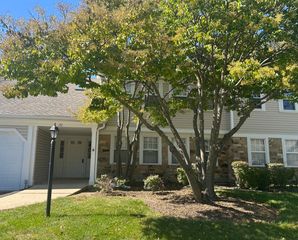 20 Ashburn Court W1, Schaumburg, IL 60193