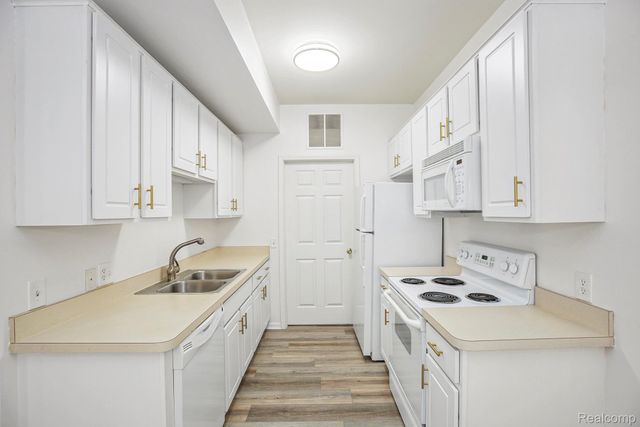 2231 Marissa Way, Shelby Charter Township, MI 48316