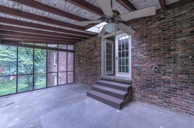 2092 Bridgeport Drive, Lexington, KY 40502