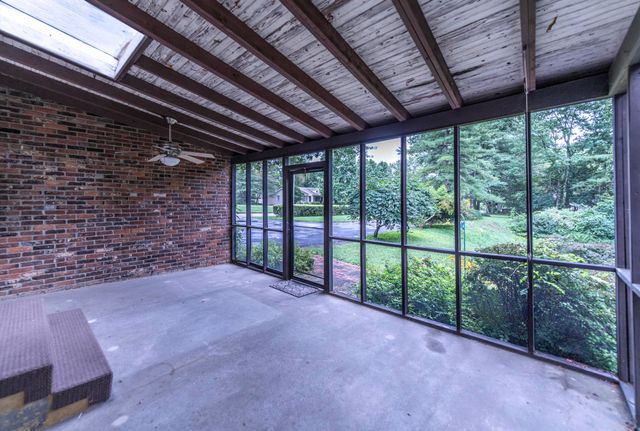 2092 Bridgeport Drive, Lexington, KY 40502