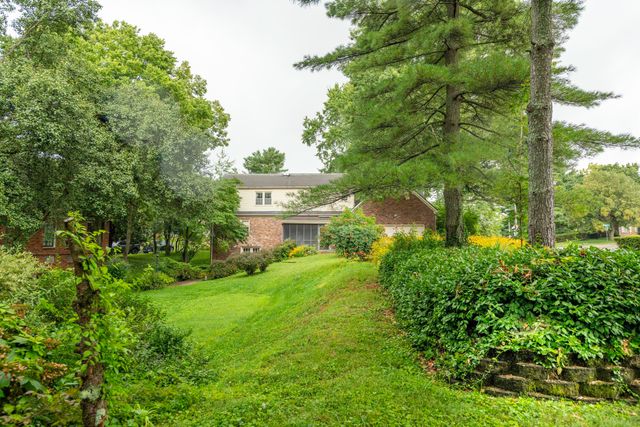 2092 Bridgeport Drive, Lexington, KY 40502
