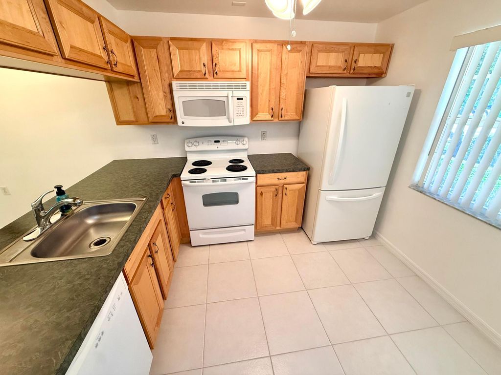 1105 Bahama Bend B1, Coconut Creek, FL 33066
