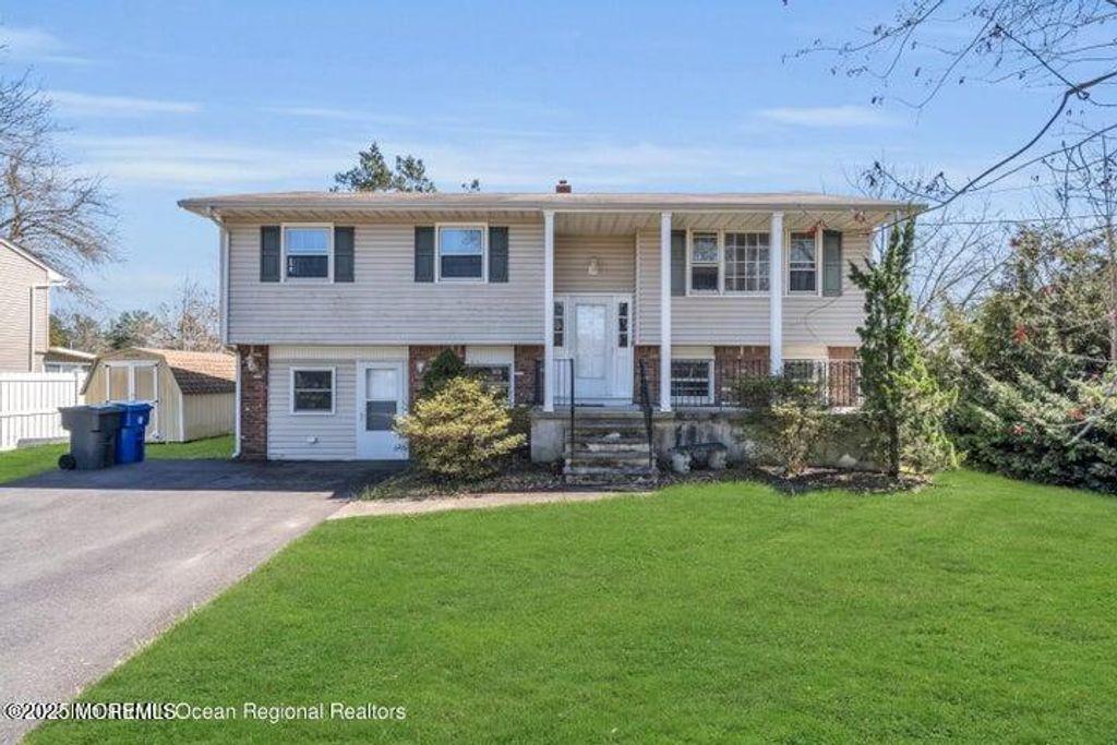 815 Royal Lane, Toms River, NJ 08753