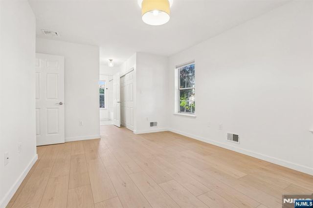 100 Crown Court 471, Edgewater, NJ 07020