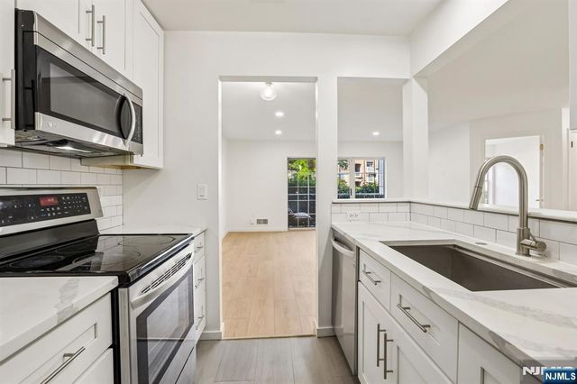 100 Crown Court 471, Edgewater, NJ 07020