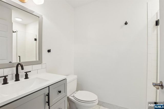 100 Crown Court 471, Edgewater, NJ 07020