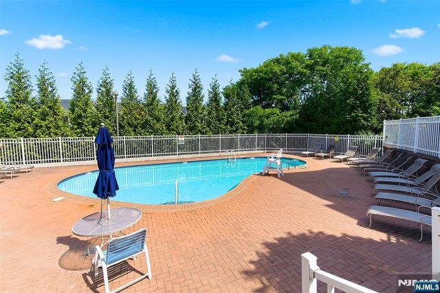 100 Crown Court 471, Edgewater, NJ 07020