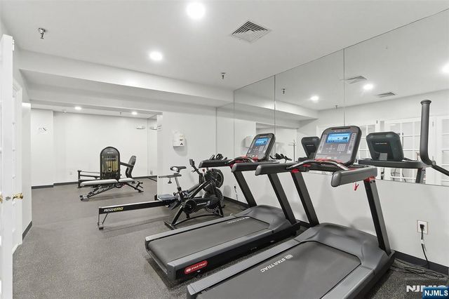 100 Crown Court 471, Edgewater, NJ 07020