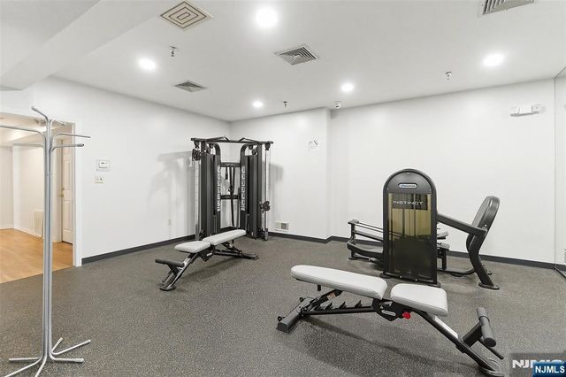 100 Crown Court 471, Edgewater, NJ 07020