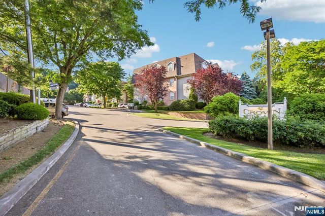 100 Crown Court 471, Edgewater, NJ 07020