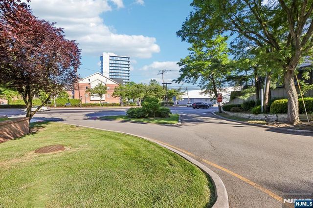 100 Crown Court 471, Edgewater, NJ 07020